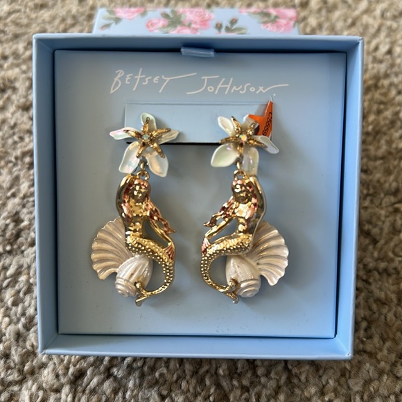 NEW Betsey Johnson Gold Mermaid Earrings - Picture 6 of 6